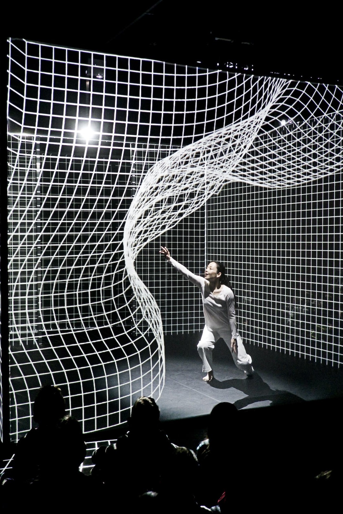 YOUNG DANCE: Hakanaï